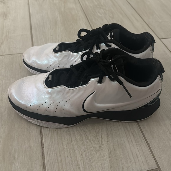 Nike Lebron XXI "Conchiolin" Basketball Shoes - Picture 3 of 7